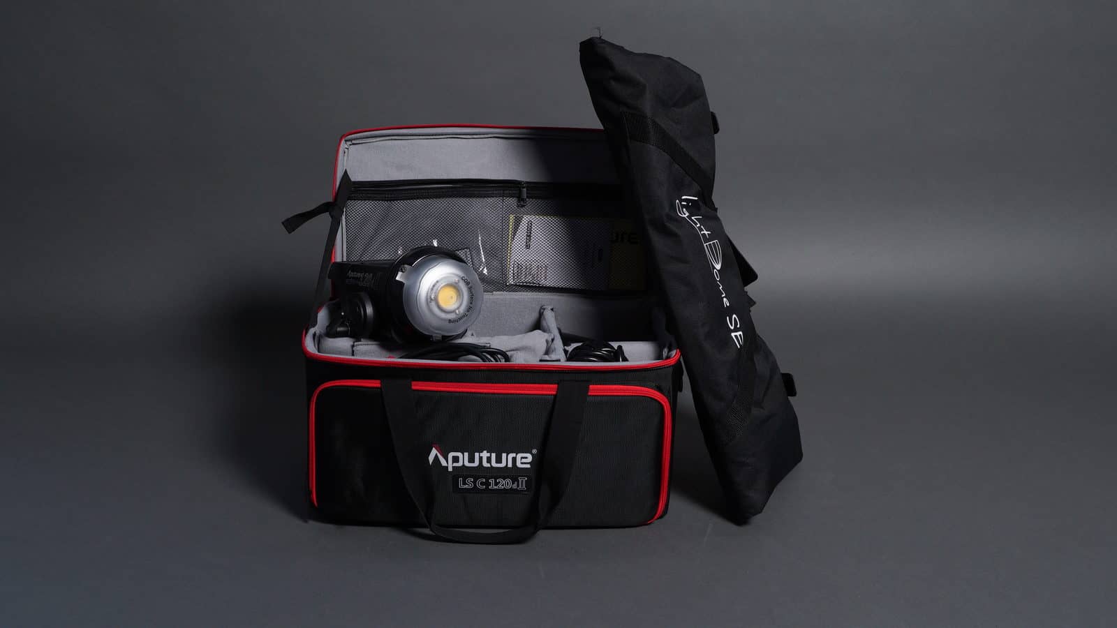 Aputure LS C120d II mit Light Dome SE